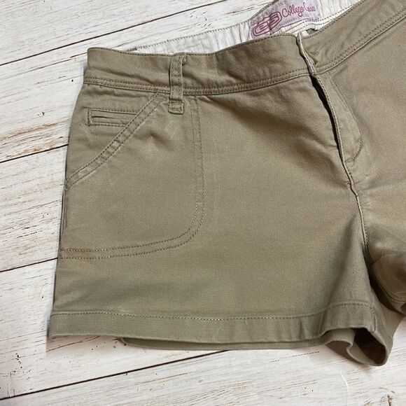 College classics khaki color Michigan State Spartans shorts. Size 5. - Picture 3 of 10